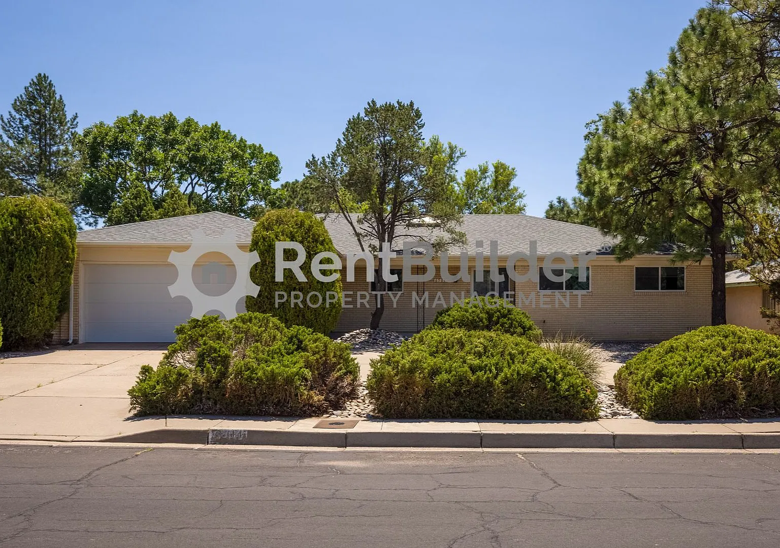 4 bed, 2.0 bath, 2400 sqft, $2,595 — Photo 1