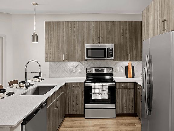 Welcoming Kitchen witth Stainless Steel Appliance Package