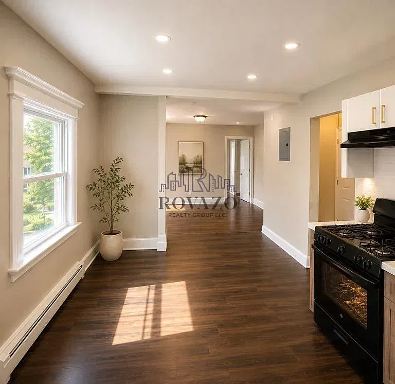 3 bed, 1.0 bath, 800 sqft, $2,350 — Photo 3