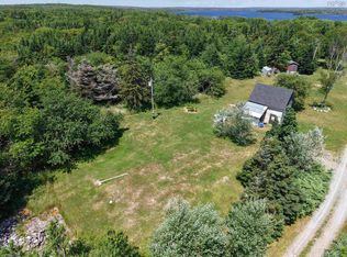 6518 Shore Rd, Shelburne, NS B0T 1W0