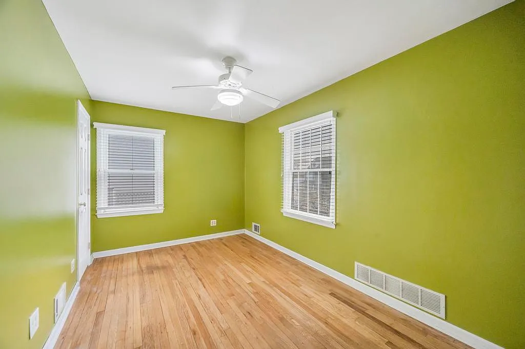 2 bed, 700 sqft, $2,500 — Photo 2
