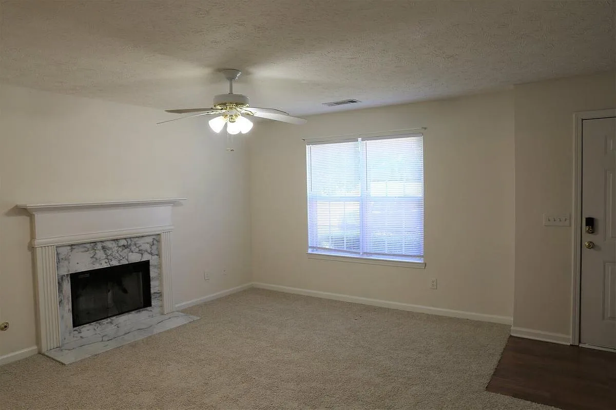 831 Sugar Oak Ln — Photo 3
