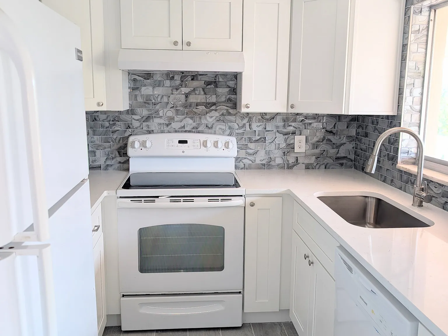 1 bed, 812 sqft, $1,430 — Photo 2