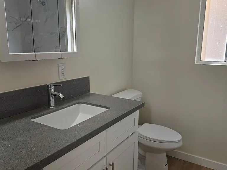 506 Ocean Park Blvd — Photo 6