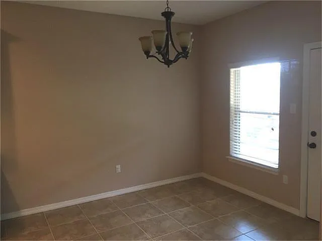 1242 Elm St — Photo 10