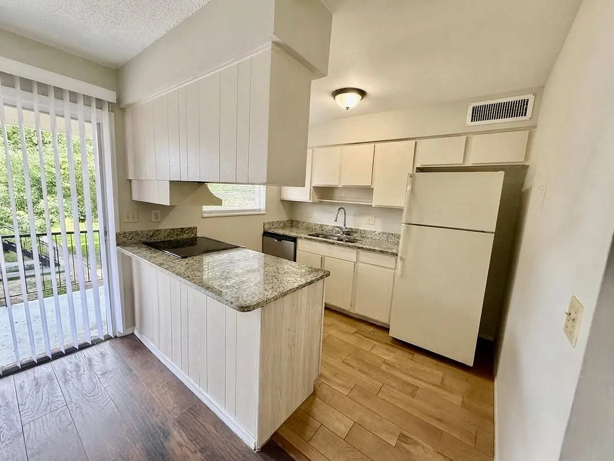 5325 Curry Ford Rd Apt A202 — Photo 2