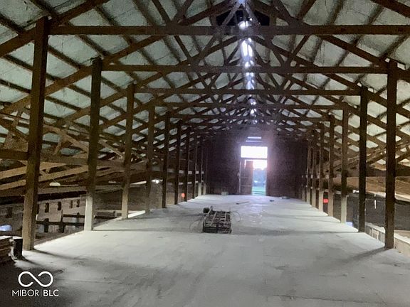 5th image of 2025 N Russell Rd