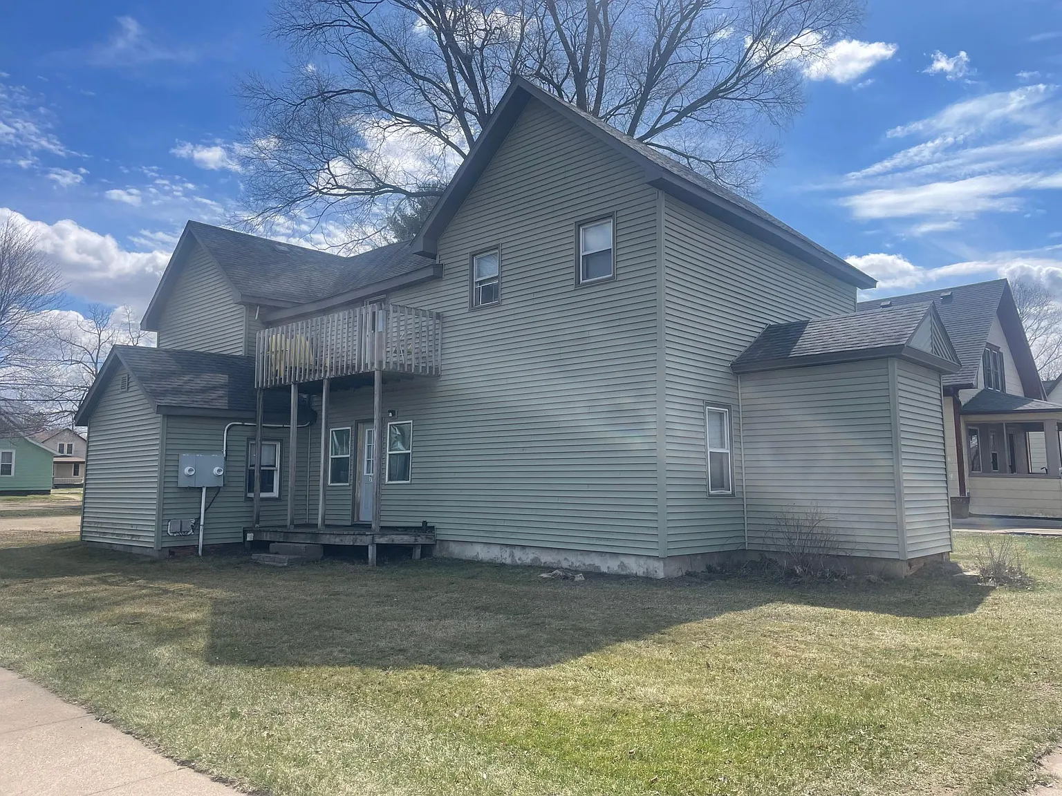 5 bed, 1200 sqft, $1,325 — Photo 1