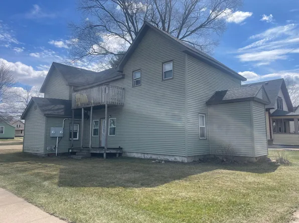 702 13th Ave E, Menomonie, WI