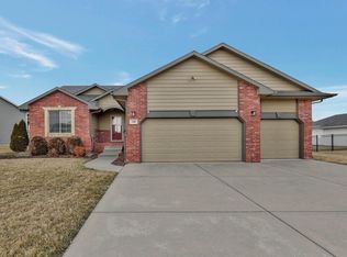 340 E Kodiak St, Kechi, KS 67067
