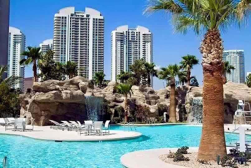 One of the best pools in Vegas