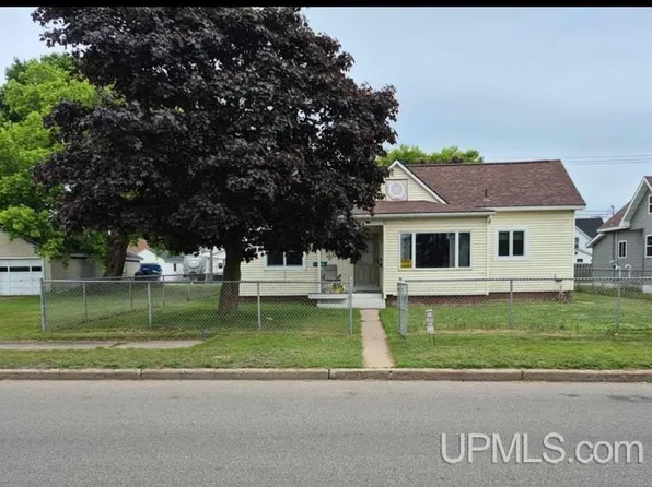 612 N 20th St, Escanaba, MI 49829