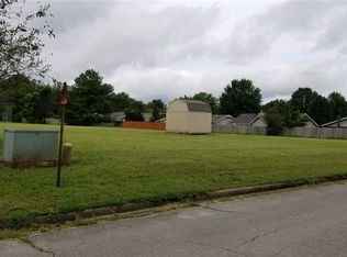 2901 W Olive St, Rogers, AR 72756