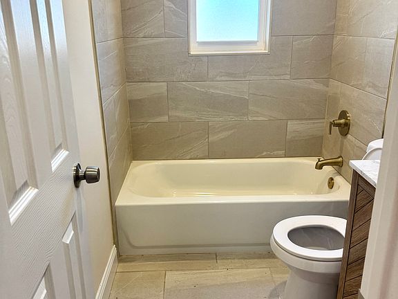 5th image of 31 Perry Ln