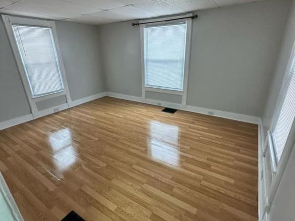 17 Warren Rd