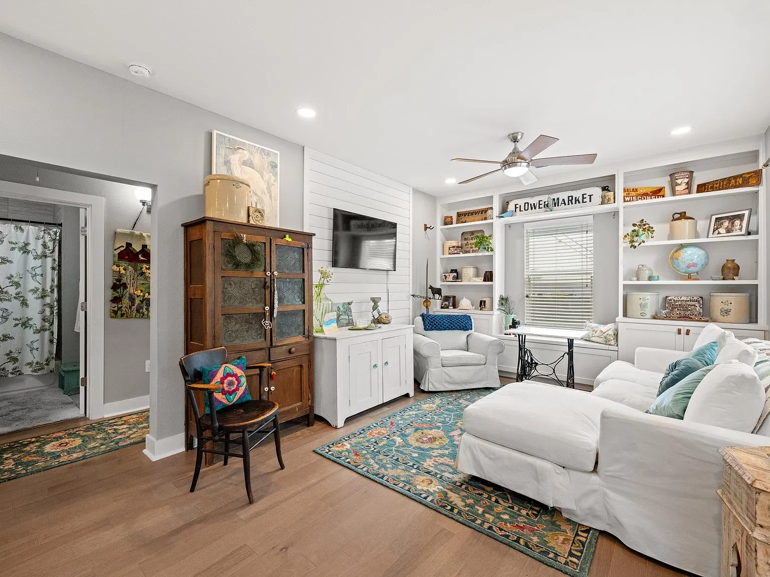 2 bed, 1.0 bath, 905 sqft, $2,250 — Photo 4