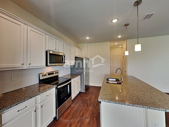 4th image of 185 Banyan Forest Dr