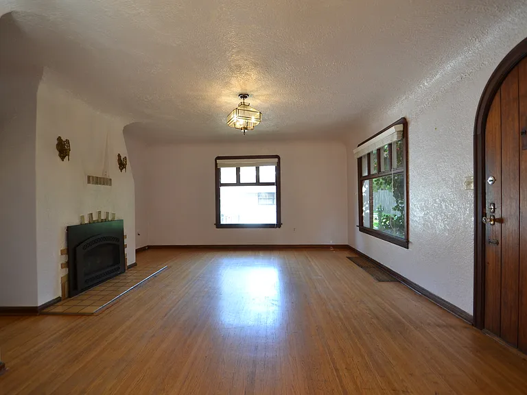 10039 Sand Point Way NE — Photo 3