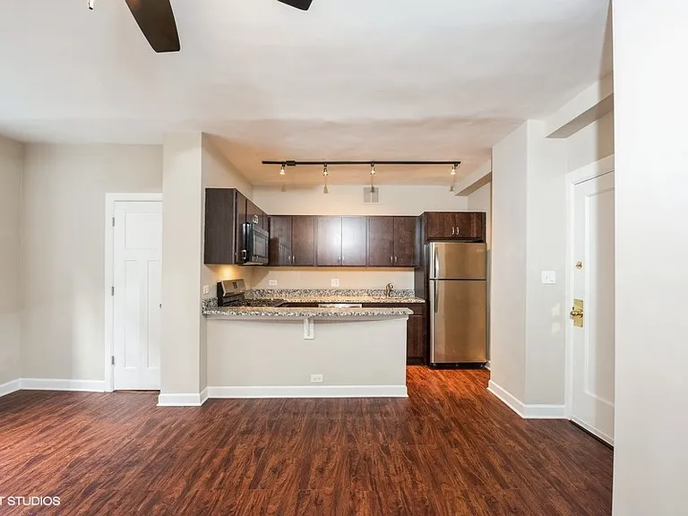 432 W Belmont — Photo 11