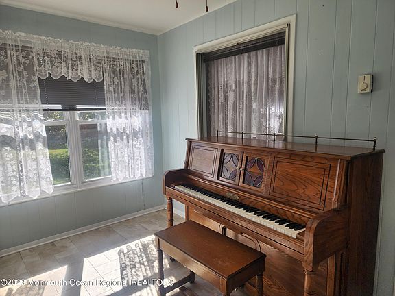 5th image of 506 Lilac Lane #A