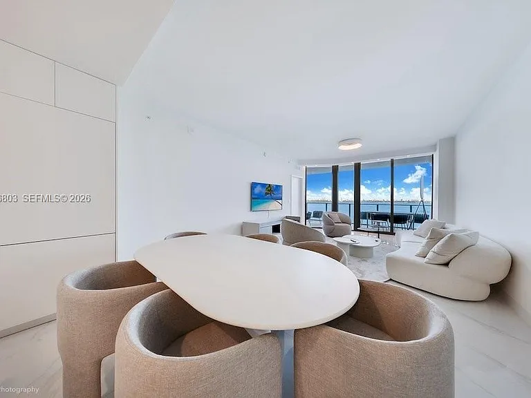 700 NE 24th St #1403 — Photo 4