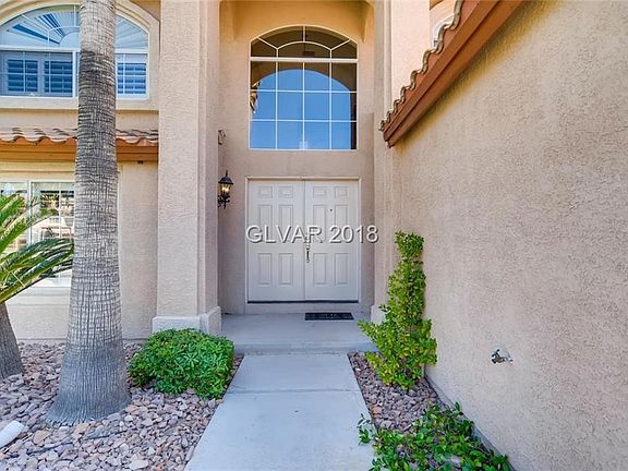 Come on In. Vaulted Ceilings and Open Floor Plan Welcomes you Home