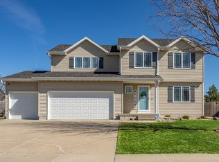 5917 NW 106th St, Johnston, IA 50131