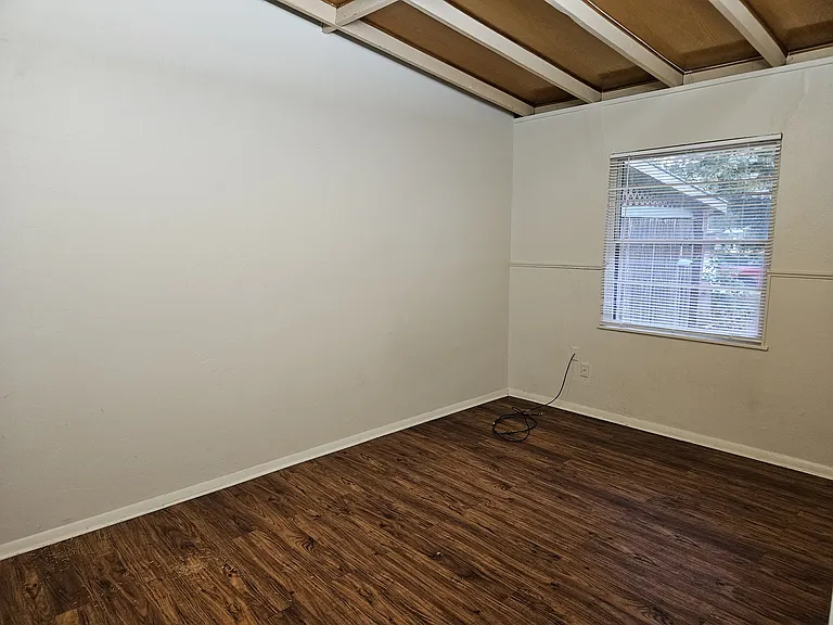 207 NW Northwood Ave — Photo 9