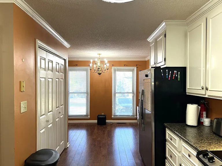 850 Parkview Ct — Photo 6