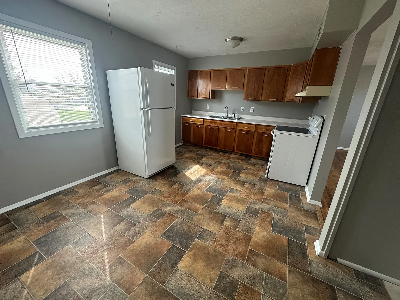 2 bed, 850 sqft, $870 — Photo 2