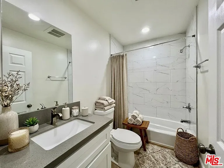 1409 N Hobart Blvd #101 — Photo 3