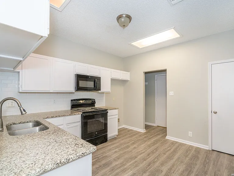 2826 Village Pkwy — Photo 12