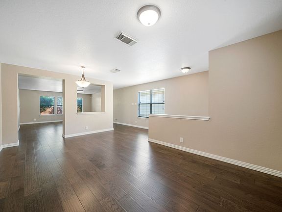 5th image of 136 Longhorn Way