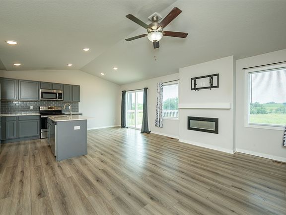 4th image of 2860 Pilgrim Dr SW