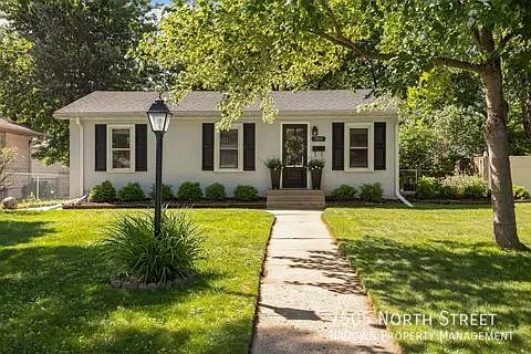 Charming 3-Bed Gem with Hardwood Floors in Saint Louis Park! — Photo 2