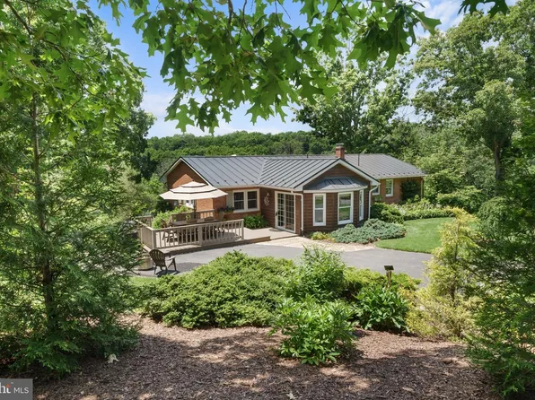1483 Tea Berry Rd, Toms Brook, VA 22660