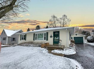 1122 W Logan St, Freeport, IL 61032