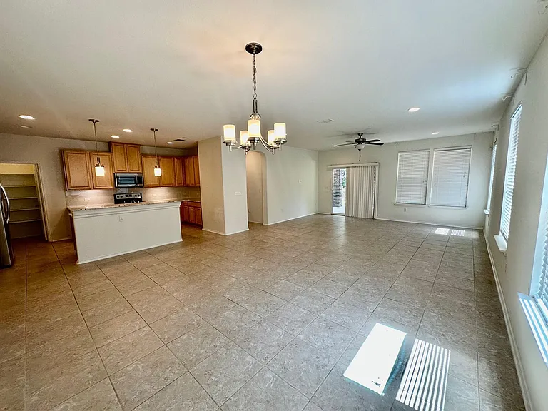 413 Hunters Hill Dr — Photo 17