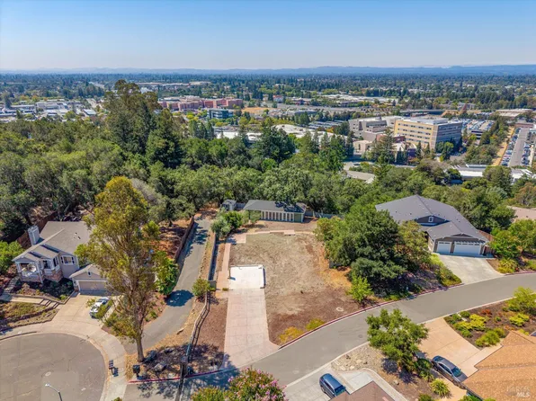 3389 Lake Park Court, Santa Rosa, CA 95403