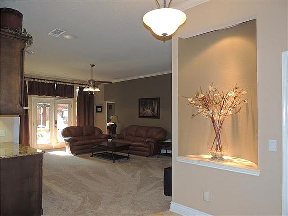 4th image of 7112 Bouquet Dr