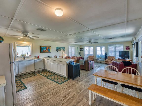 4th image of 301 Beach Dr