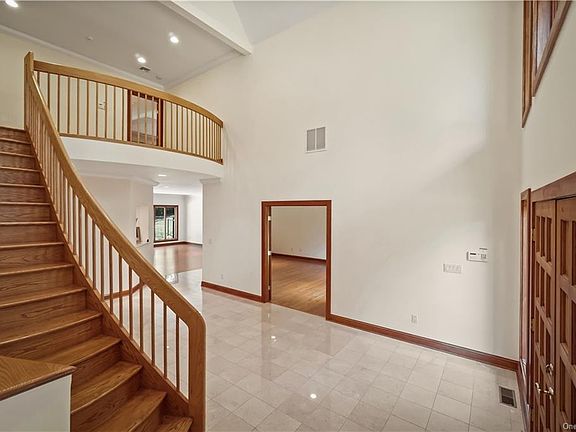 5th image of 4 Windward Ave