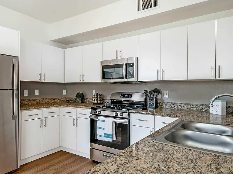 Kitchen | Fountains at Emerald Park Apartments | Apartments in Dublin, CA