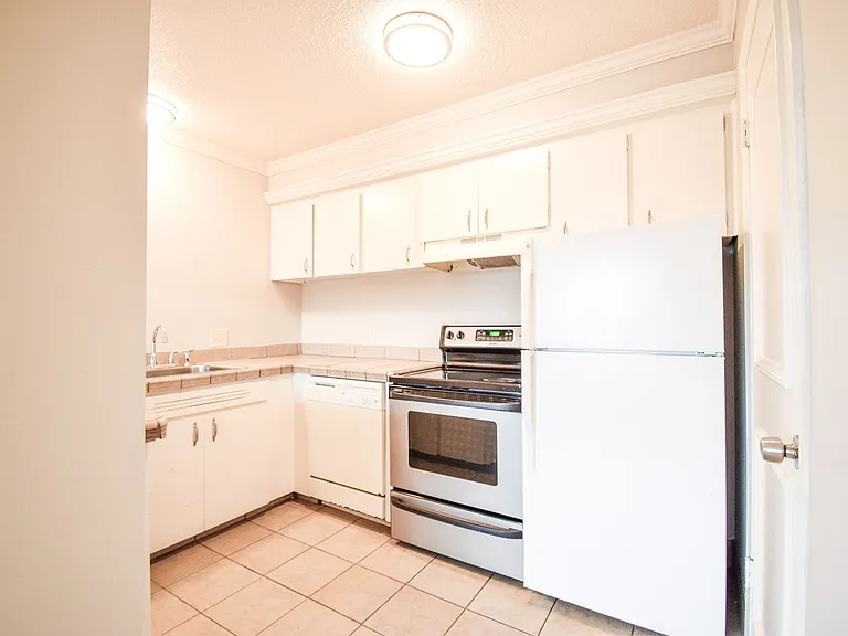 Vista Hills Apartments — Photo 6