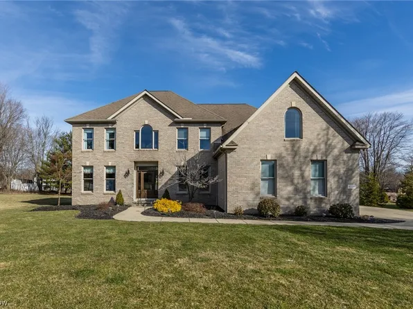 4720 Valleybrook Dr, Brecksville, OH 44141