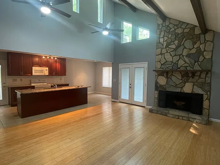 8006 Briardale Dr — Photo 3