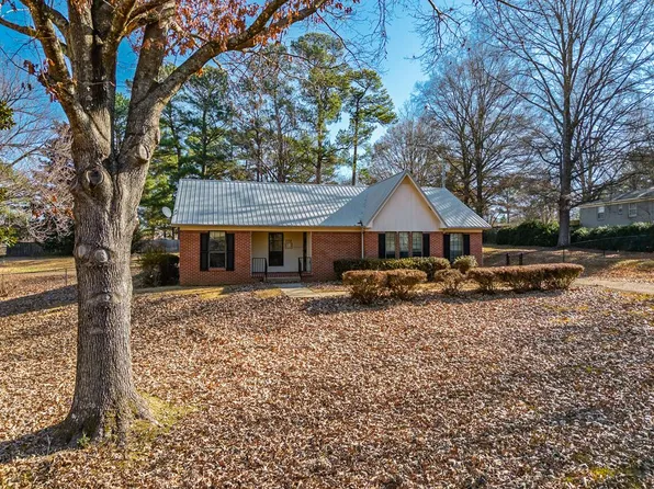 222 Pine Lane Dr, Batesville, MS 38606
