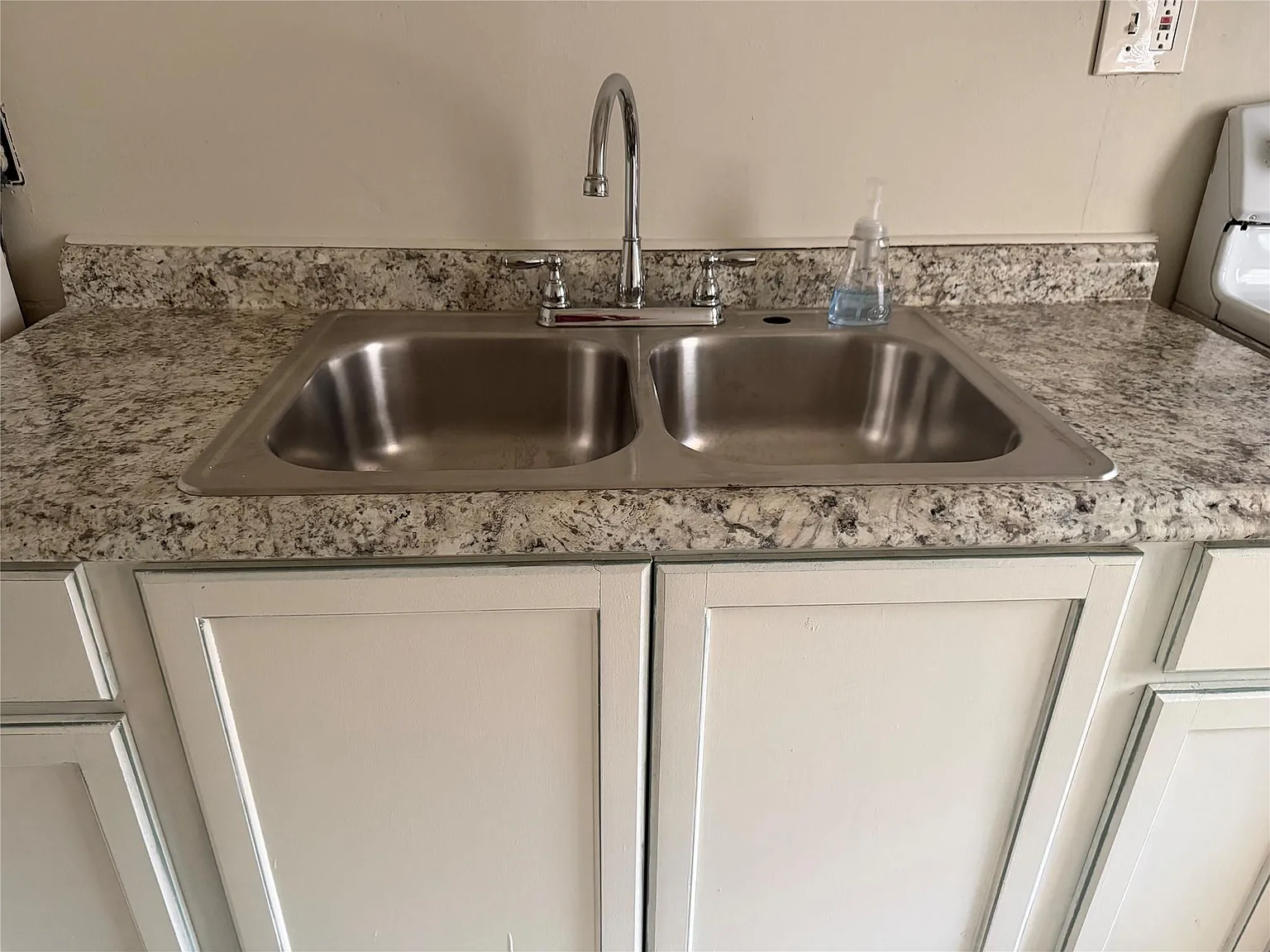 1 bed, 1.0 bath, $1,100 — Photo 3