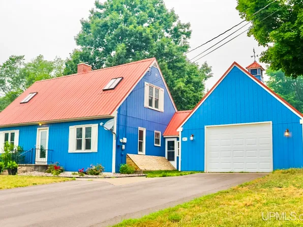 901 Fir St, Hancock, MI 49930