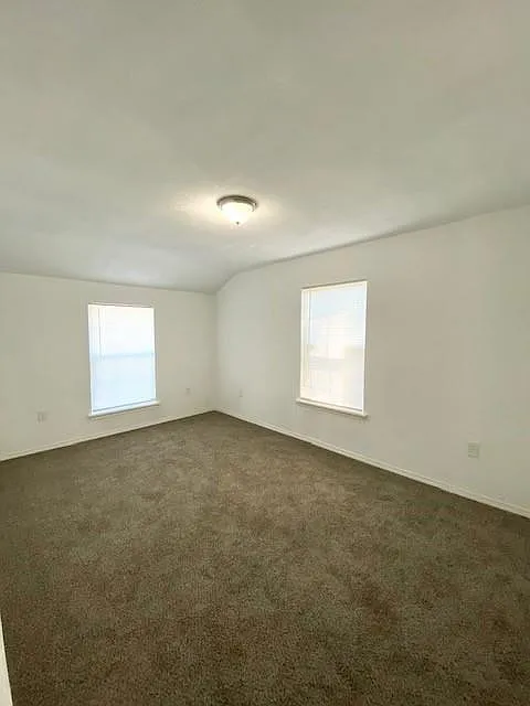 3 bed, 1.0 bath, 1008 sqft, $1,550 — Photo 4